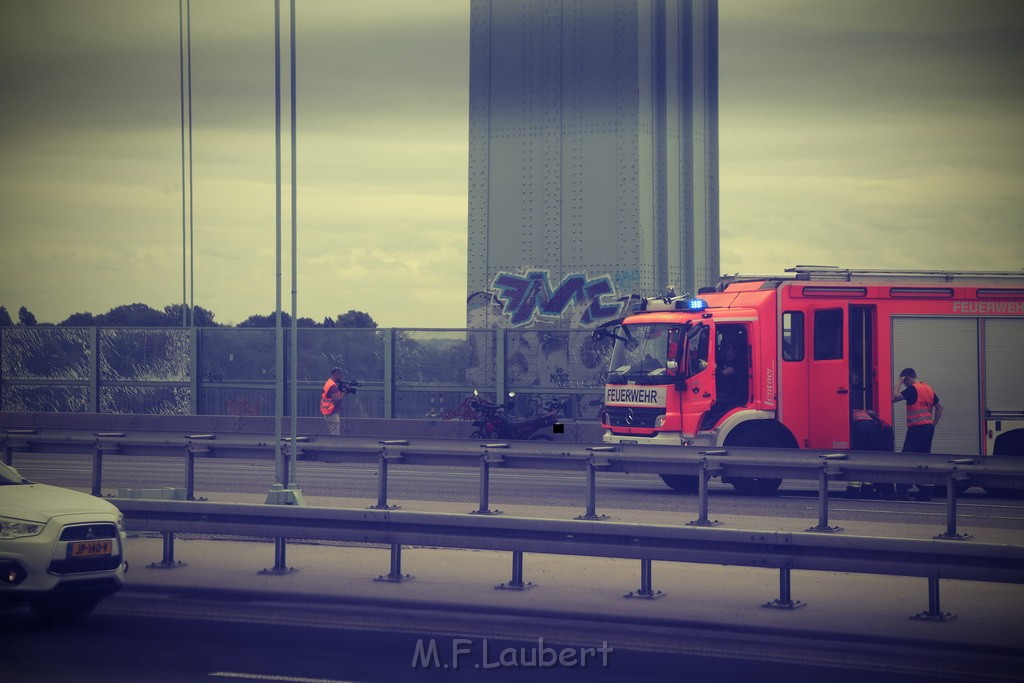 VU Kradfahrer gestuerzt A 4 Rich Olpe Rodenkirchener Bruecke P02.JPG - Miklos Laubert